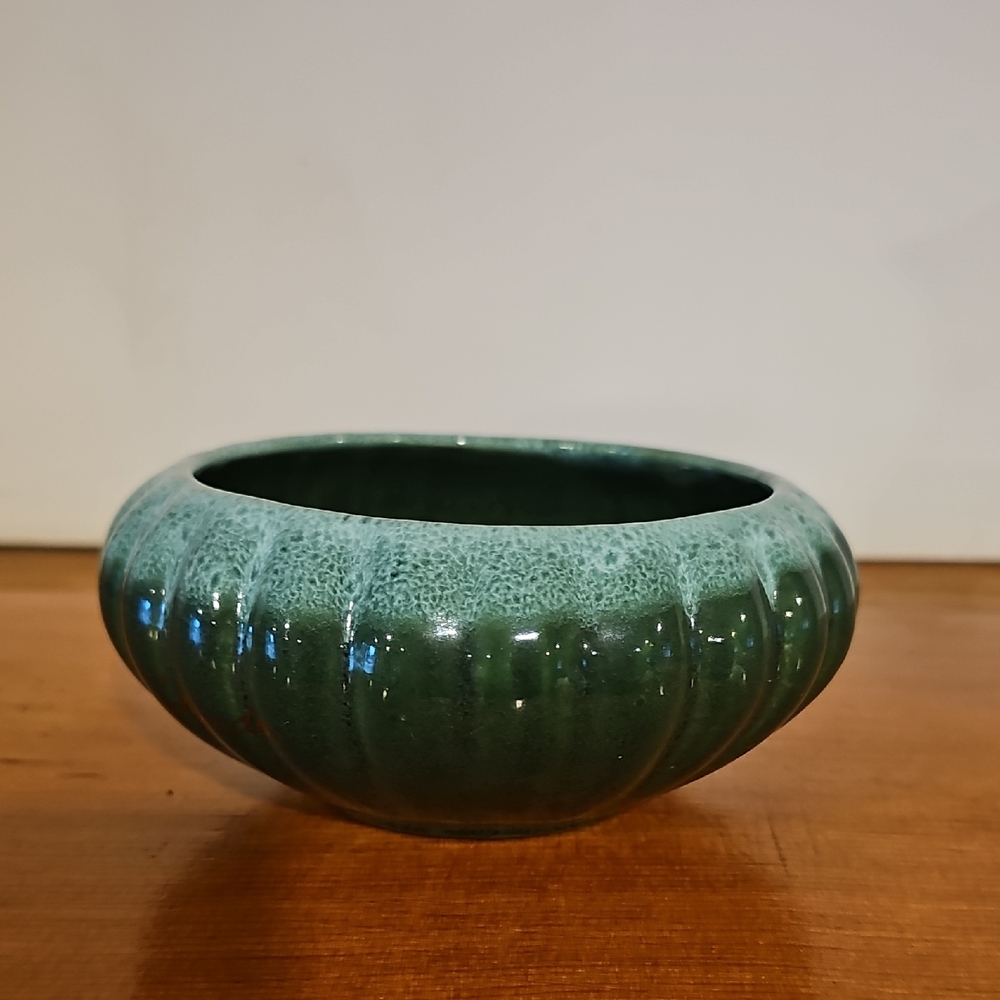 Vintage 2 Tone Mint and Green Scalloped Ceramic Bowl